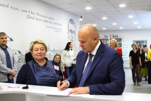 В Свердловском районе открылась новая библиотека